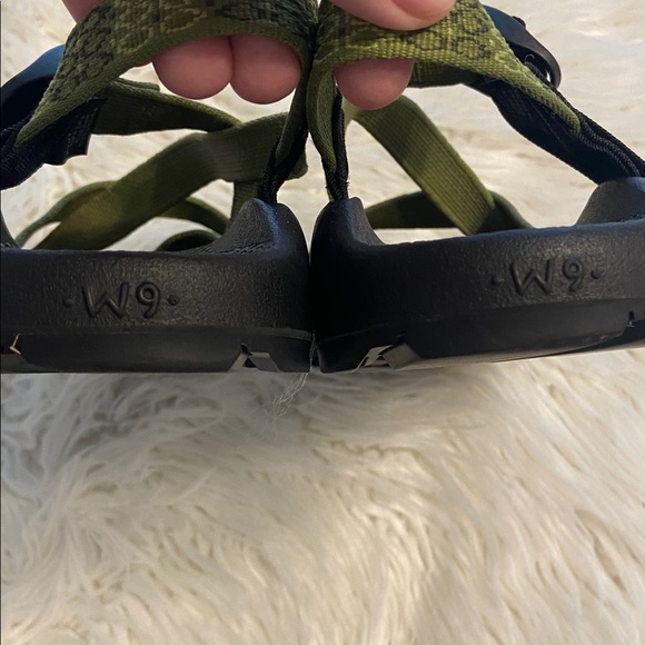 Chaco Black and Green Sandals size 9 excellent condition see all photos - Picture 4 of 12